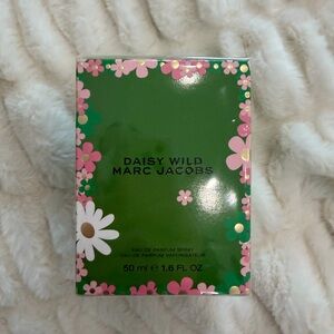 Marc Jacobs Daisy Wild Green and Pink Packaging